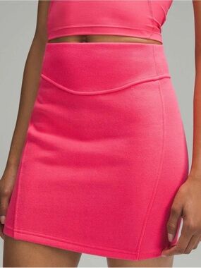 NWT Lululemon “Scuba High-Rise Mini Skirt” M